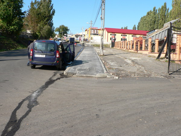 1.3 strat uzura trotuar str. Plt Ghinita 5.jpg